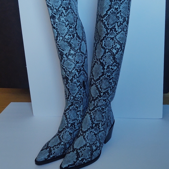 NWOT Gianni Bini Alyiraa Snake Print Over-The-Knee Boots